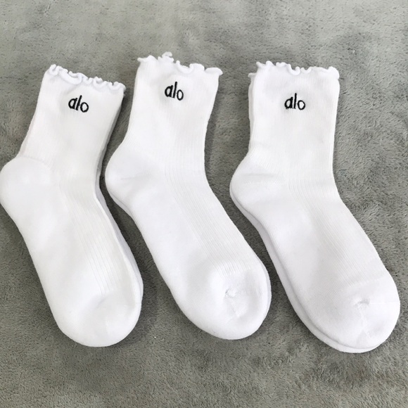ALO Yoga Accessories - 3 pairs of Alo Yoga Women's Lettuce Edge Socks White  M/L